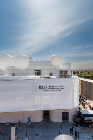 De La Louvière à Osaka : Carré 7 est présent.