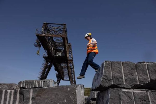 La pierre bleue wallonne face à la concurrence chinoise : « Plusieurs projets ont dû être démontés »